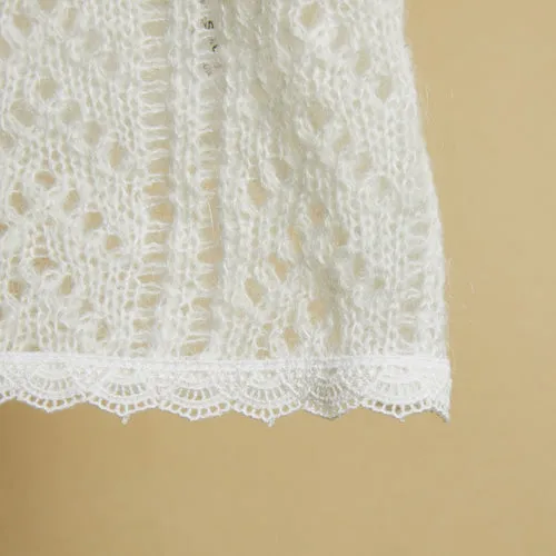 white knitted sleeveless top